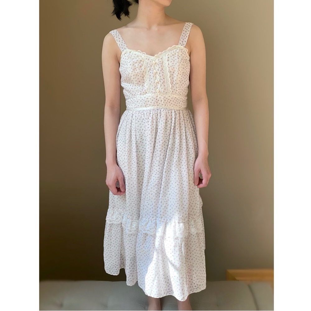 Gorgeous vintage floral summer prairie dress